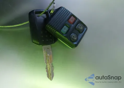 2008 Mercury Grand Marquis Ls z USA, uszkodzony, nr VIN 2MEFM75V68X647073